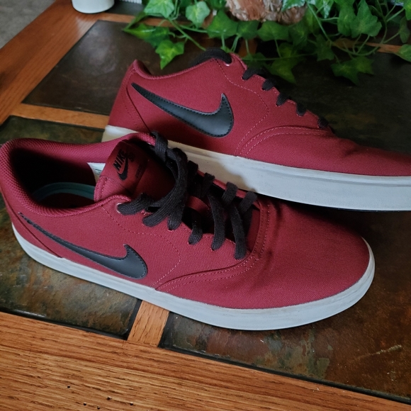 nike sb check maroon